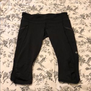 Lululemon black crops